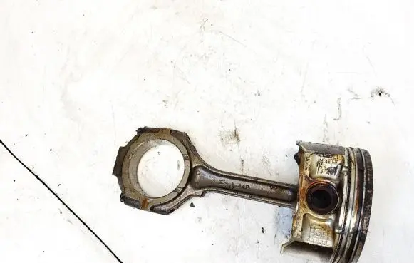 Nissan Murano Z50 Piston with connecting rod