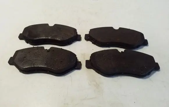 Volkswagen Crafter Brake pads (front) 