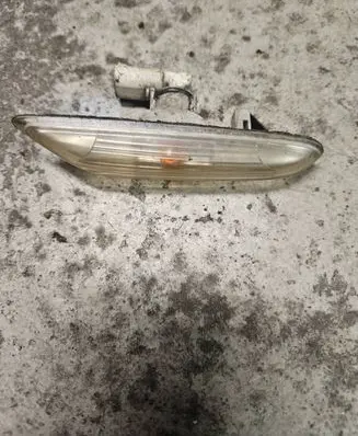 BMW 1 E81 E87 Front fender indicator light 6939816