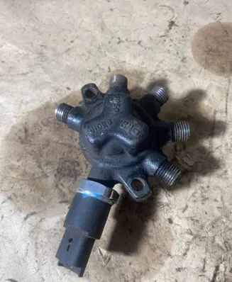 Renault Clio II MONO injection 8200584032 R9144Z010E H8200057232