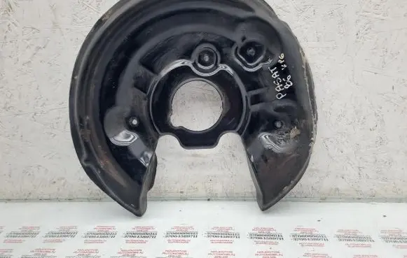 Volkswagen PASSAT B6 Rear brake disc plate dust cover 5N0615611C