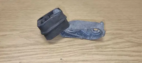 BMW 3 G20 G21 Muffler mount bracket/holder 8570671