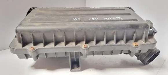 Skoda Roomster (5J) Air filter box 036129611CD