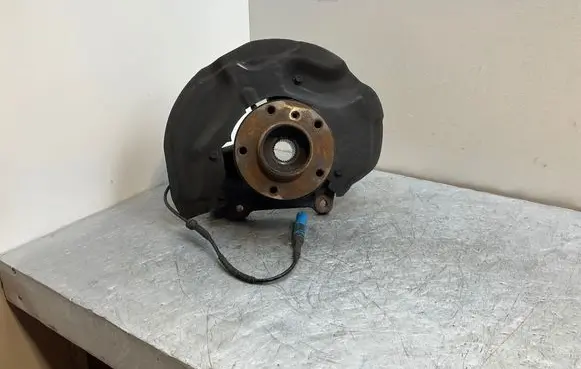 BMW 5 E60 E61 Front wheel hub spindle knuckle 6768316