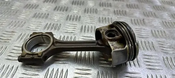 Renault Megane III Piston with connecting rod 