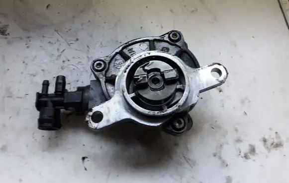 Renault Espace III Vacuum pump
