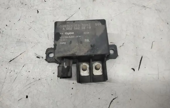 Mercedes-Benz E W211 Charging relay A0025423819