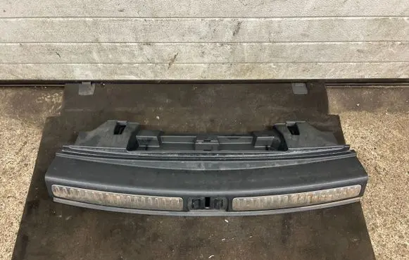 Trunk/boot sill cover protection