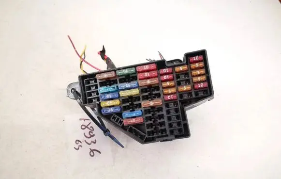 Volkswagen PASSAT B6 Fuse box set 3c1941823