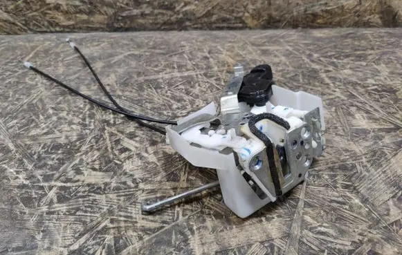 Suzuki Alto Rear door lock G70L