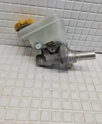 Subaru XV I Master brake cylinder