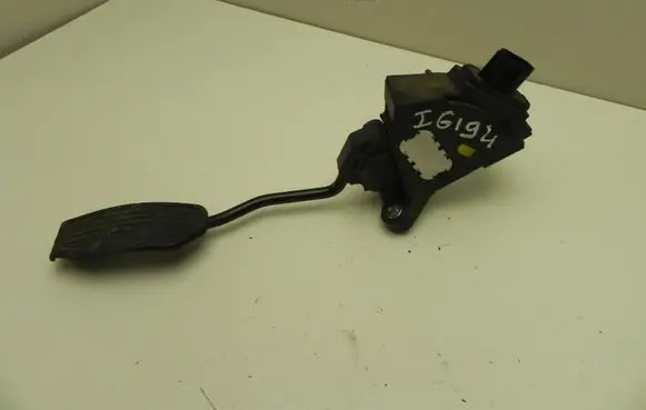 Toyota Avensis T270 Accelerator throttle pedal 7811005021 I6194