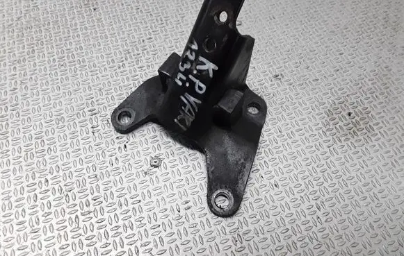 Mitsubishi Pajero Engine mounting bracket