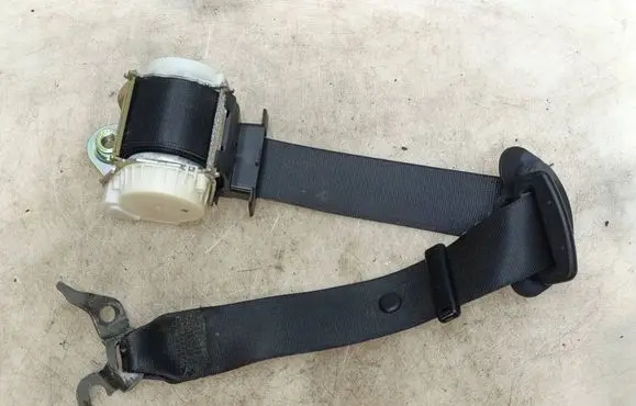 BMW 3 E90 E91 Front seatbelt S27069956 33052212C