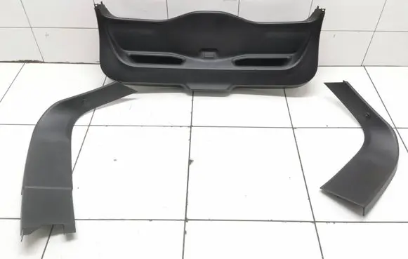 Volvo V40 Tailgate trim 31291049 31305468 31305467