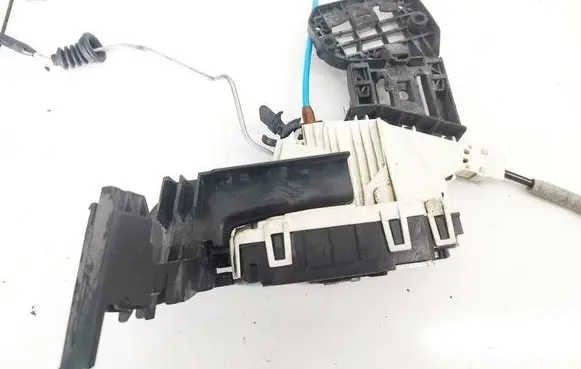 Mercedes-Benz A W176 Front door lock 0004180077 FR05T239