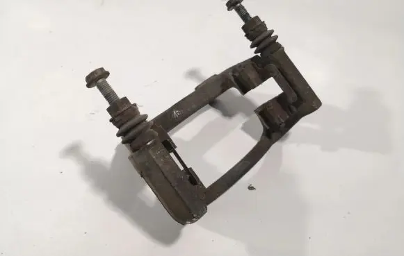 Volkswagen PASSAT B6 Rear brake pad spring 