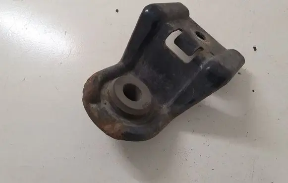 Radiator mount bracket