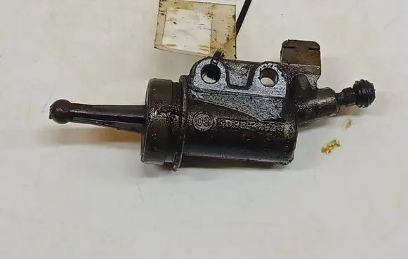 Mazda 3 II Clutch master cylinder