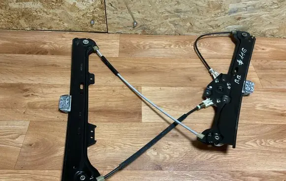 BMW 5 E60 E61 Front window lifting mechanism without motor 977972