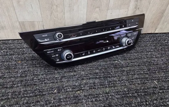 BMW 5 G30 G31 Climate control unit 6826844