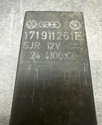 Audi A4 S4 B6 8E 8H Glow plug pre-heat relay 171911261E 24410000