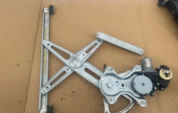 Toyota Avensis T270 Rear door window regulator with motor 8570202020 AV2621004361