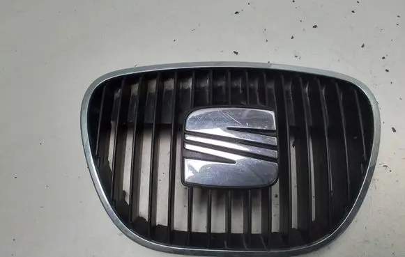 Seat Ibiza III (6L) Front grill 6L0853654