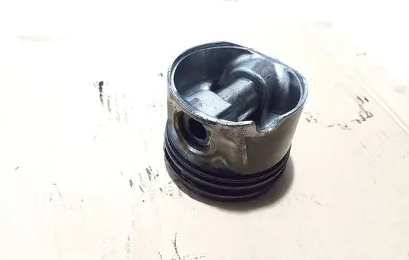 Piston with connecting rod