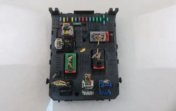 Peugeot 407 Central body control module 9664059080