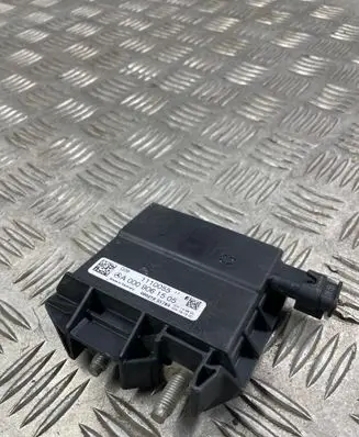 Mercedes-Benz C W205 Battery relay fuse A0009061505 1110055