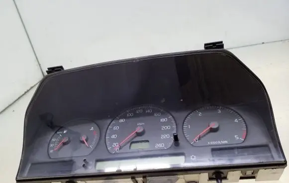Volvo S70 V70 V70 XC Speedometer (instrument cluster) 9472523 9472725
