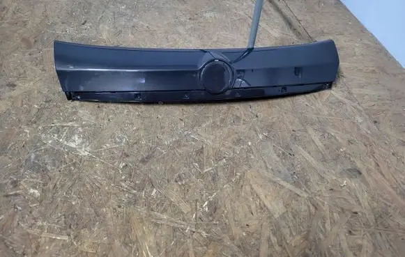 Opel Mokka X Trunk door license plate light bar 6985428744