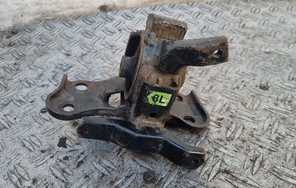 Toyota Auris 150 Gearbox mount AV84686