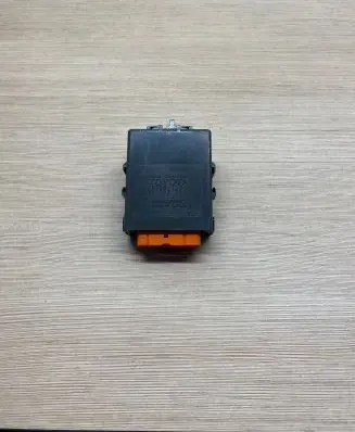 Toyota Corolla E110 Door control unit/module 8598012260 0515003080