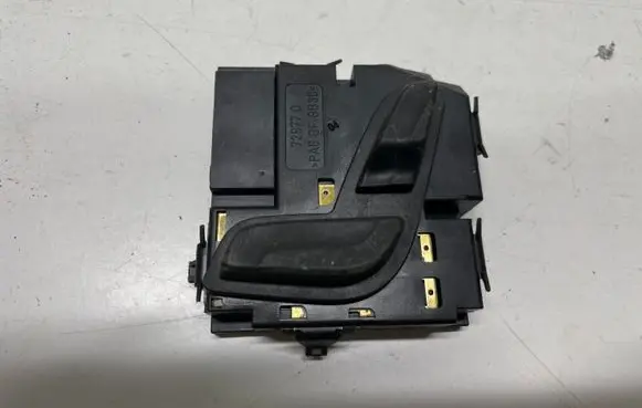Mercedes-Benz CLS C218 X218 Seat control switch A2048701658