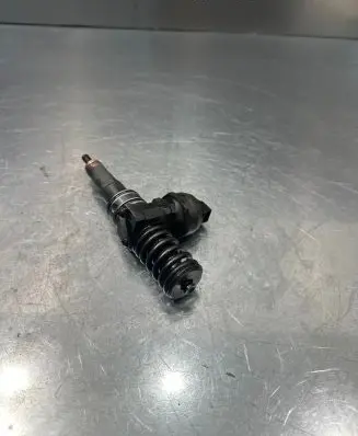 Volkswagen Caddy Fuel injector 038130073br