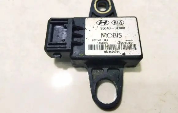 KIA Sorento ESP acceleration yaw rate sensor 956403e000 956403-e000