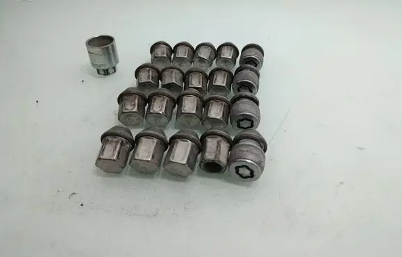 Land Rover Discovery Sport Nuts/bolts 
