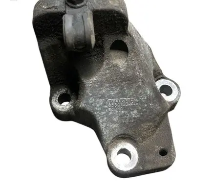 Volvo S60 Engine mounting bracket 8634123 B02HA