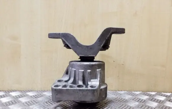 Engine mount bracket