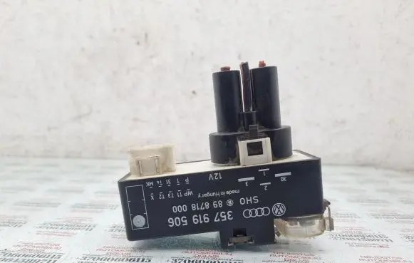 Seat Alhambra (Mk1) Coolant fan relay 357919506