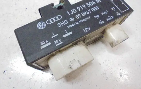 Volkswagen Polo III 6N 6N2 6NF Fan control module 1J0919506M
