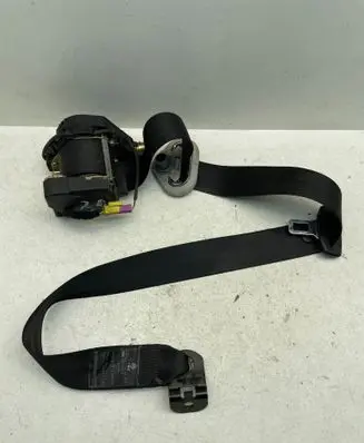 Volkswagen Golf IV Front seatbelt 33016963 65505