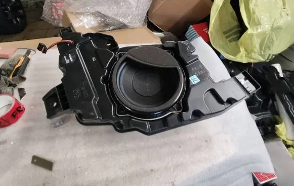 Hyundai Santa Fe Subwoofer speaker 96380S1100