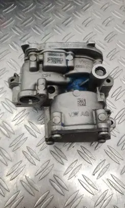 Volkswagen PASSAT B8 Oil pump 04L145208K