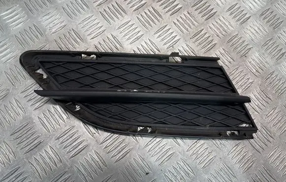 BMW 3 E90 E91 Front bumper lower grill 7138418