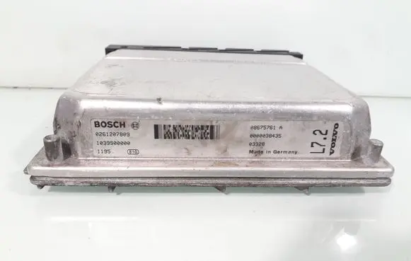 Volvo XC90 Engine control unit/module 0261207809 08675761A