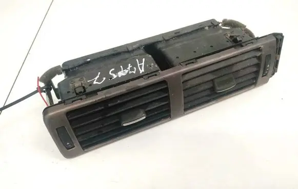Volkswagen PASSAT B4 Dash center air vent grill 4B1820951