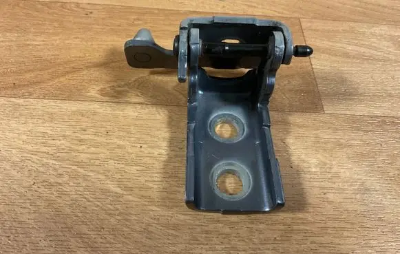 Peugeot 308 Rear door lower hinge 